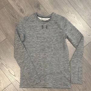 Under Armour Kids Long Sleeve Tee in Gray